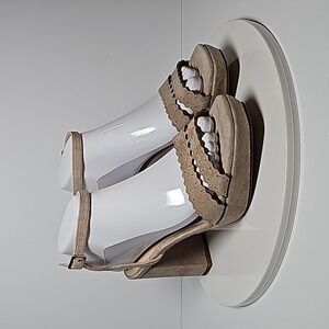 NWOT Pelle Moda Ansel Sandals Block Heels Ankle Strap Suede Gray Mushroom 8